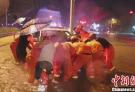 台风“利奇马”横扫山东 致3人被洪水冲走正在搜救